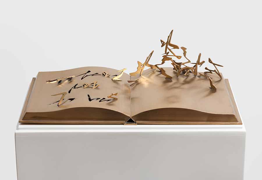 Tian Wei, To be - or not to be, 2015. Stainless steel, 16.5 x 50.3 x 25.5 cm. Edtion of 8. 