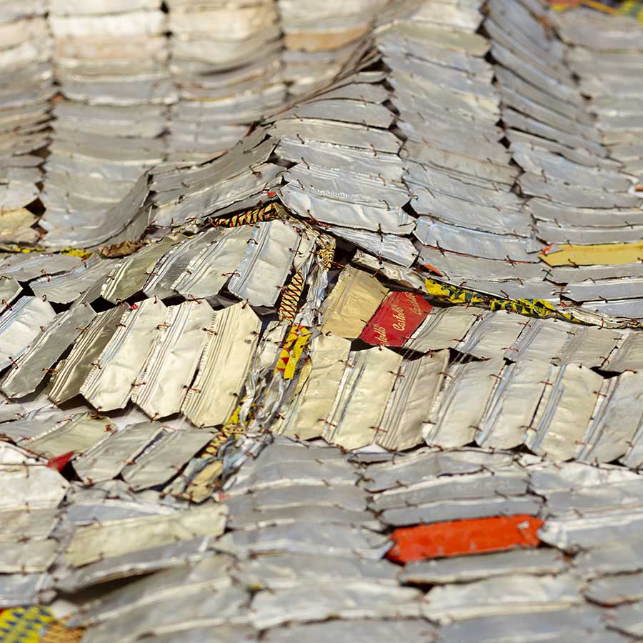 El Anatsui, (detail), 2021. Aluminium and copper wire, 280 x 807 cm.