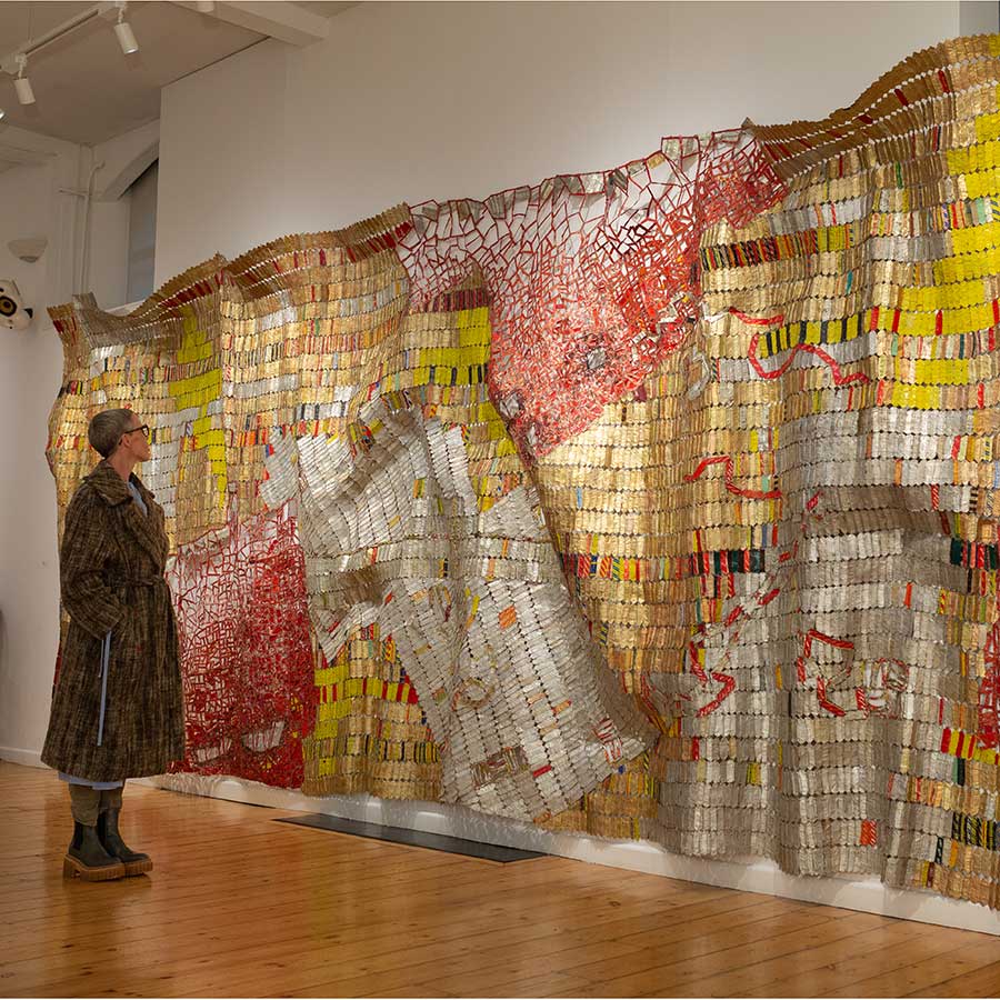 El Anatsui, (detail), 2021. Aluminium and copper wire, 280 x 807 cm.